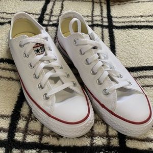 White converse low tops